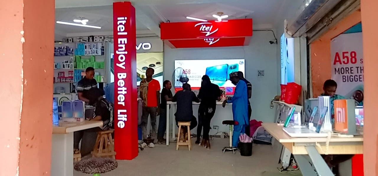 itel retail store branding